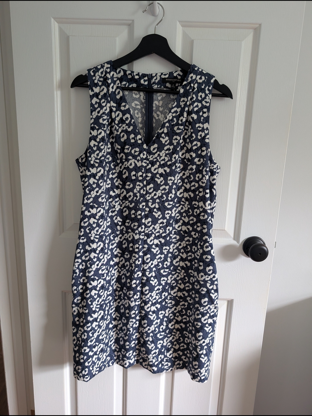 Banana Republic Women's Navy and White Sleeveless V-Neck Mini Dress Size 8